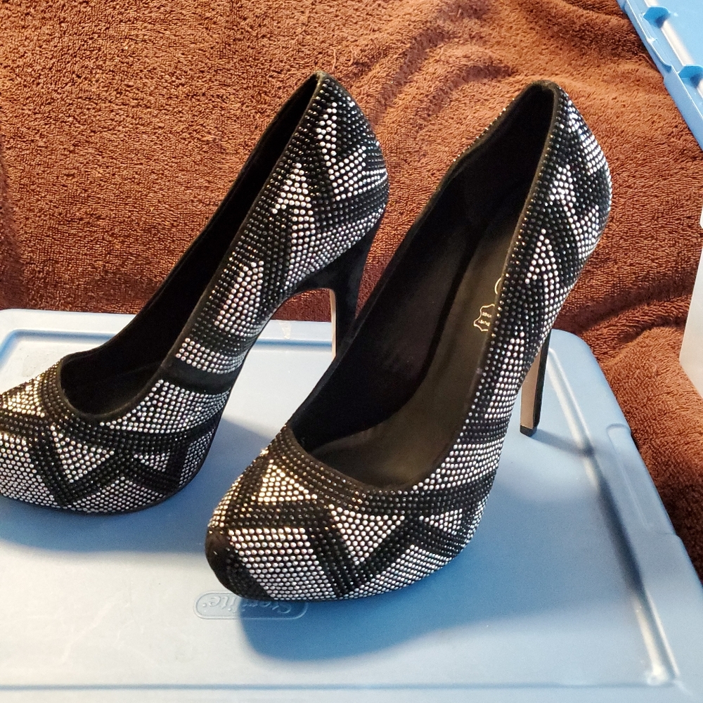 Heels - Picture 4 of 5